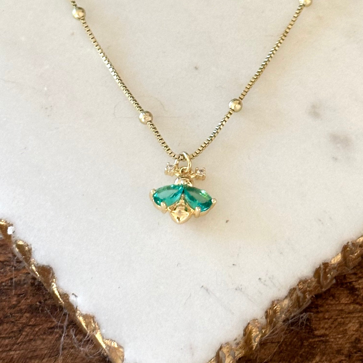 Melissa Smalkā Bišu Kaklarota